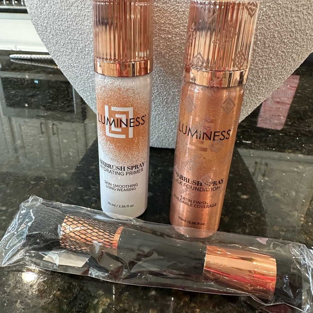 Luminess foundation, primer & brush 040